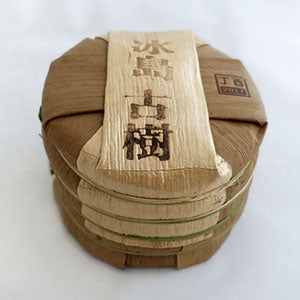Tong of tea cakes packed in bamboo leaves